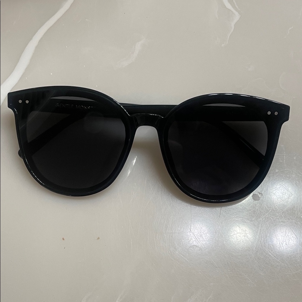 GENTLE MONSTER Black Round Women's Sunglasses